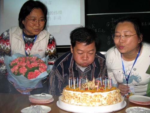 为学员庆祝生日
